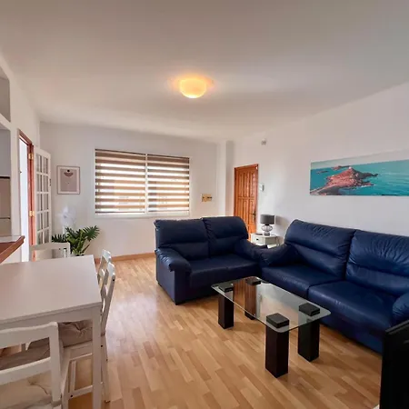 Candido Family Apartment- Old Town شقة
